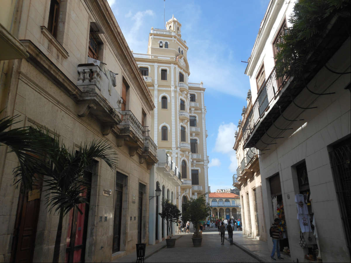 Edificio Gómez Vila, en el último piso se encuentra la Cámara Oscura de la Habana Vieja Edificio Gómez Vila, en el último piso se encuentra la Cámara Oscura de la Habana Vieja