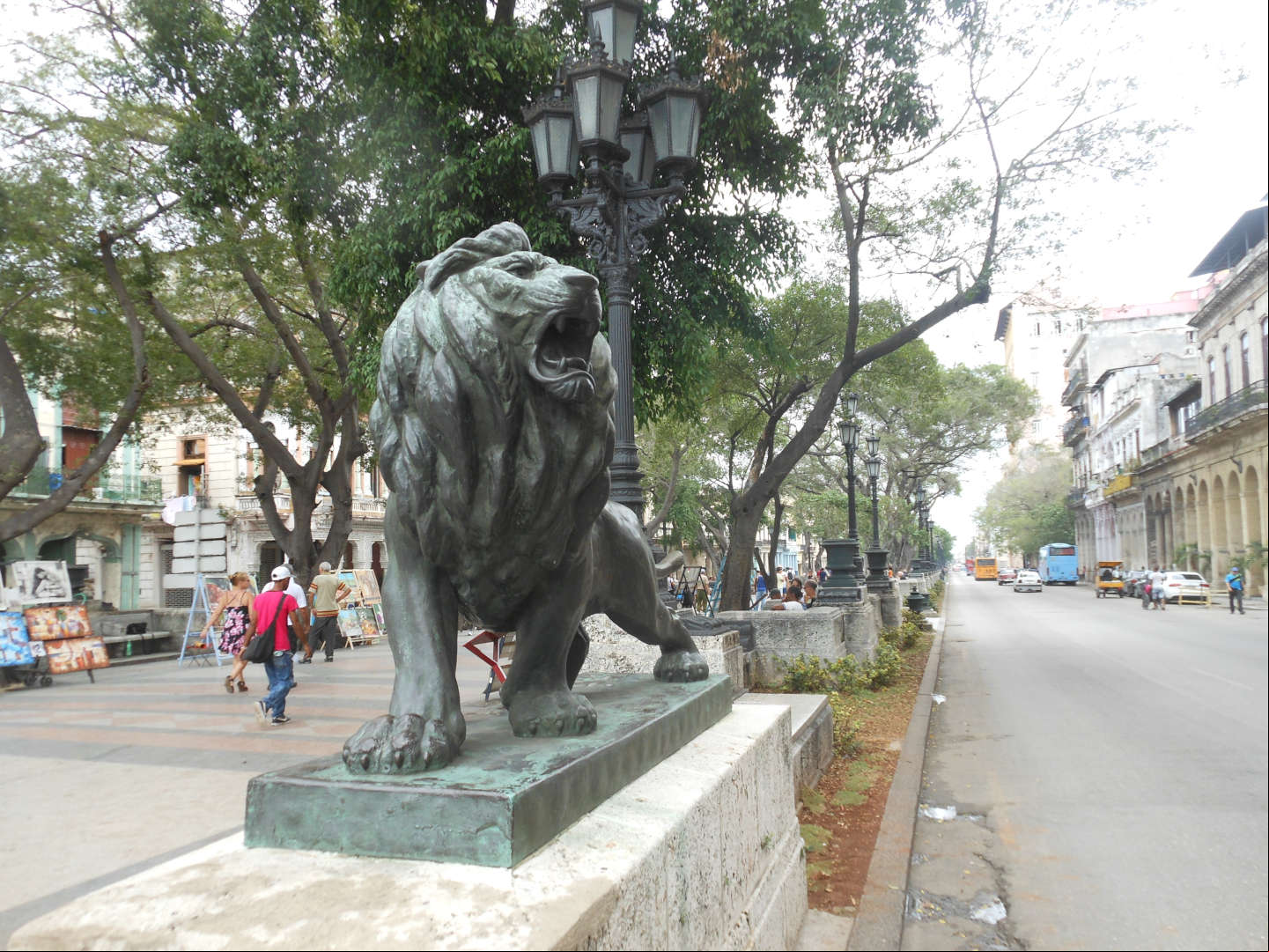El Paseo del Prado o Paseo de Martí, una de las calles más populares de la Habana El Paseo del Prado o Paseo de Martí, una de las calles más populares de la Habana