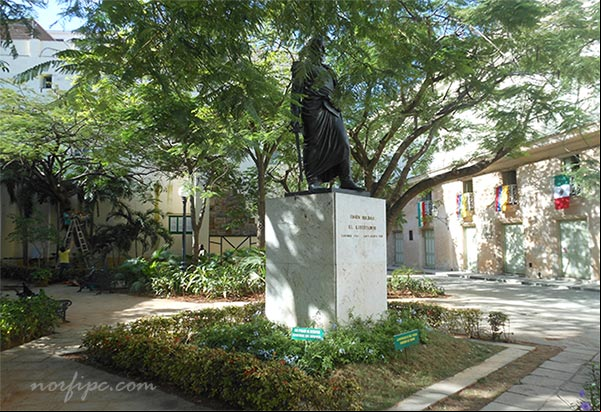 Parque Simón Bolívar en la Habana Vieja Parque Simón Bolívar en la Habana Vieja