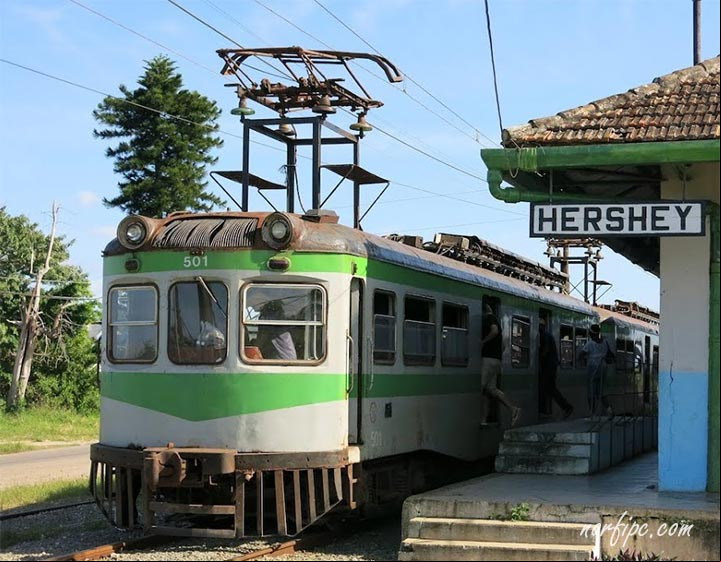 Coches motor Sarria donados por Barcelona, usados actualmente en el Tren de Hershey, Cuba Coches motor Sarria donados por Barcelona, usados actualmente en el Tren de Hershey, Cuba