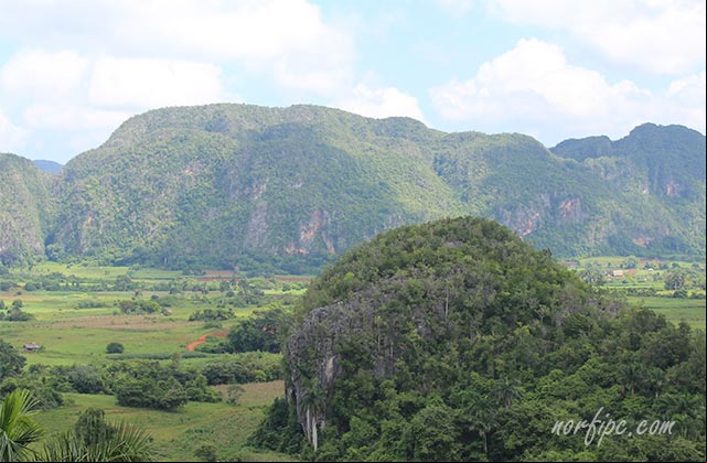 Mogotes en el Valle de Viñales en Cuba. #PaisajesCuba Mogotes en el Valle de Viñales en Cuba