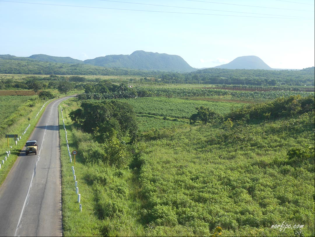 La Carretera Central de Cuba, desde la frontera entre las provincias Matanzas y Mayabeque La Carretera Central de Cuba, desde la frontera entre las provincias Matanzas y Mayabeque