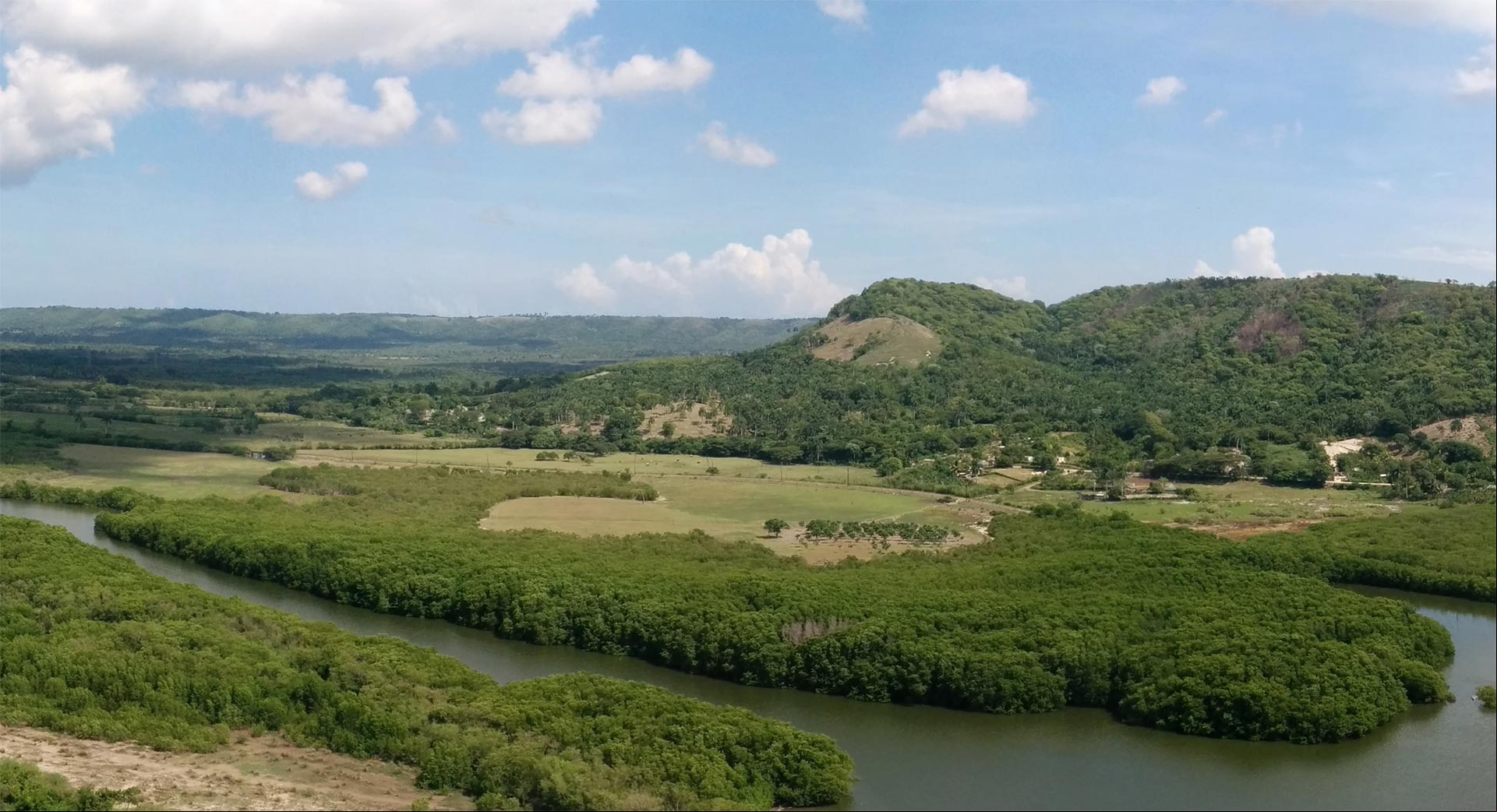 Paisaje del Rio y el Valle del Yumurí Paisaje del Rio y el Valle del Yumurí