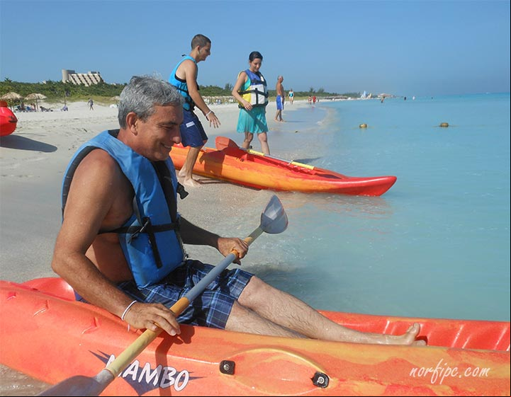El autor y su familia en la Playa Varadero, la más famosa de Cuba En la Playa Varadero, la más famosa de Cuba