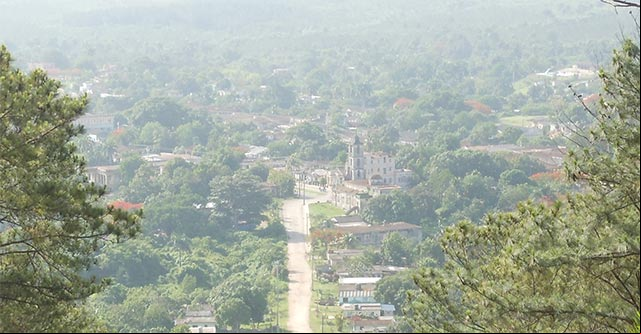 Paisaje de San Miguel de los Baños desde la Ermita del Cristo Crucificado, en lo alto de la Loma del Jacán San Miguel de los Baños y sus manantiales medicinales